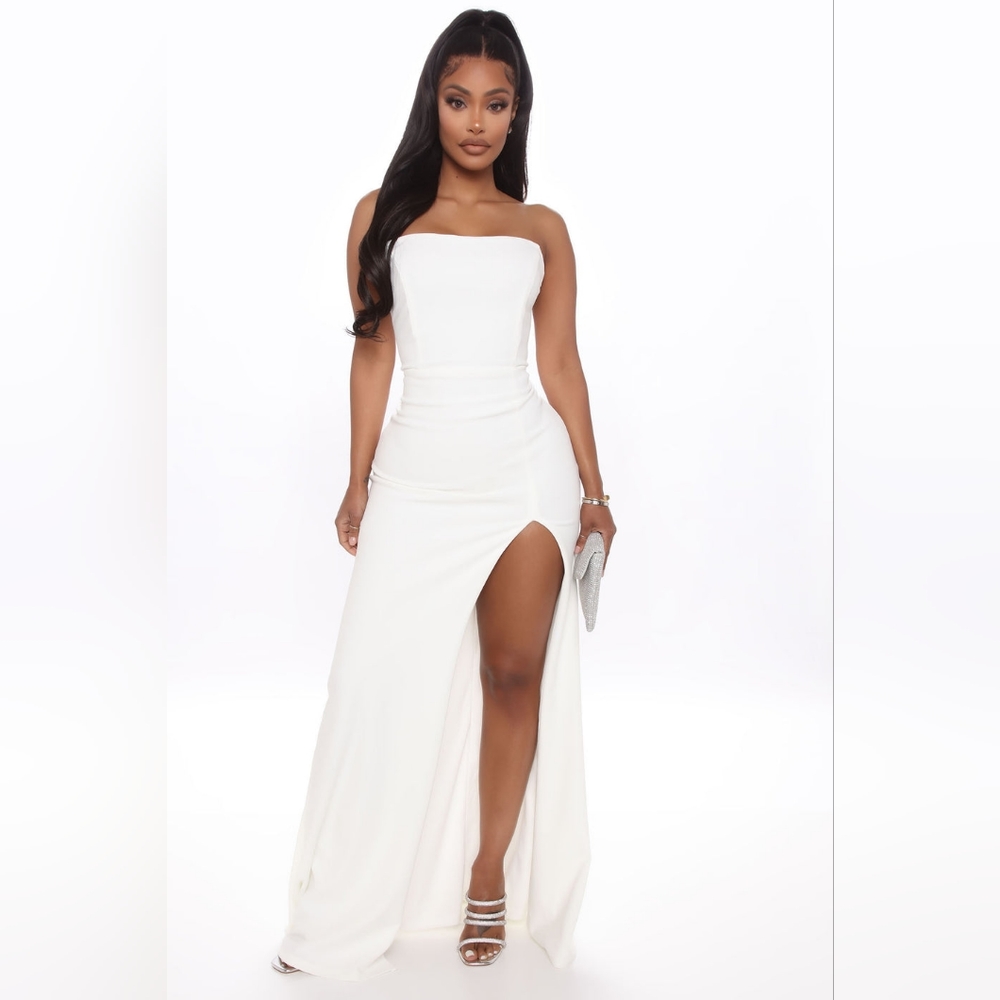 Strapless boned Bodice Wedding Dress with High Leg Slit and Mini Terrain size Sm
